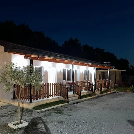 Bujtina4a Rrenc Guest house *