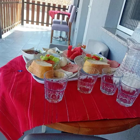 Guest house Bujtina4a Rrenc Rrence