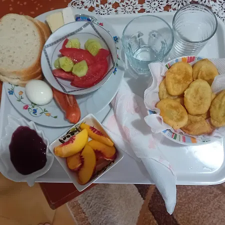Bujtina4a Rrenc Guest house *